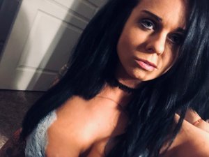 Lilliana call girl in St. Charles IL